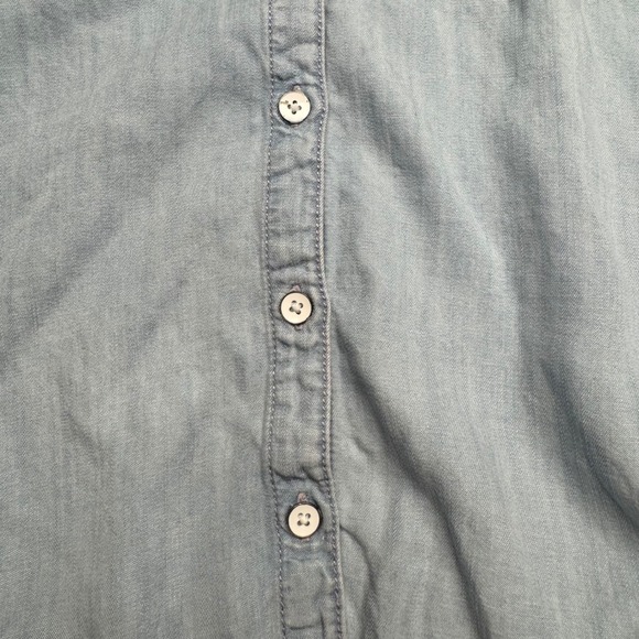 LOLA RIVER Womens Chambray Button Up Shirt Light Blue Short‎ Sleeve Size S - Picture 2 of 4